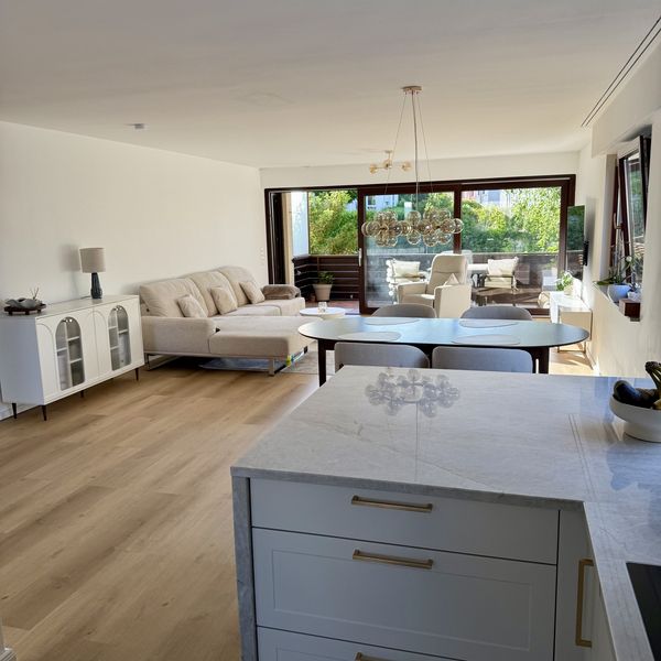 Moderne, voll möblierte 4-Zimmer-Wohnung in traumhafter Lage an den Weinbergen